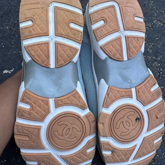 Chanel CC logo orange and blue Leather & Suede Sneakers - Picture 4 of 11